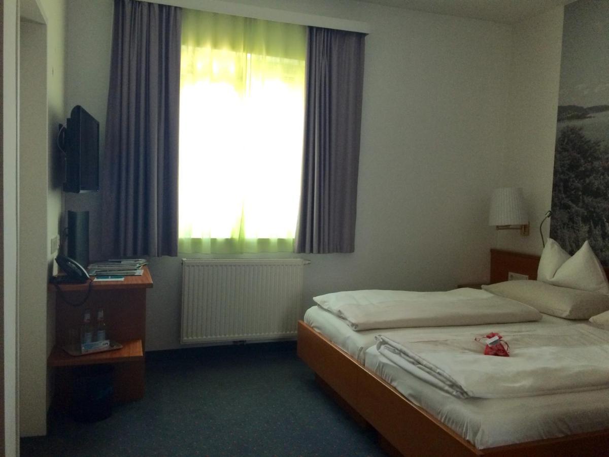 Seehotel Engstler Velden am Woerthersee Exterior photo